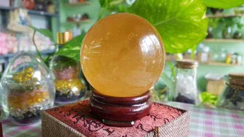 Quả cầu phong thủy thạch anh vàng